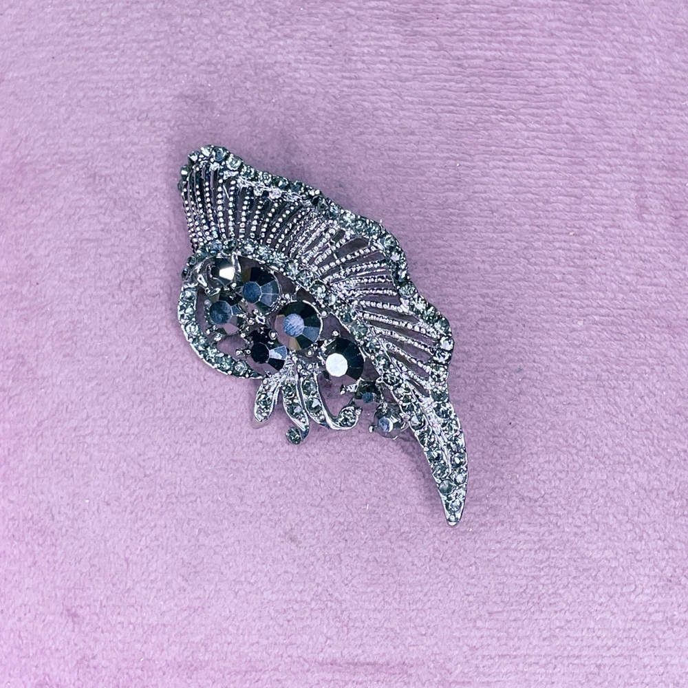 665. Pewtertone Costume Bling Faux Marcasite Feather Brooch